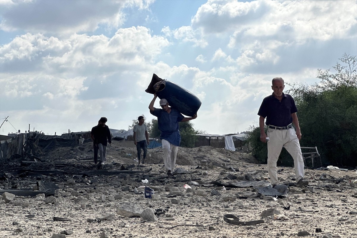 İsrail ordusu, Gazze Şeridi'nin güneyindeki Han Yunus kentindeki Hamad Kenti bölgesi, tahliye...