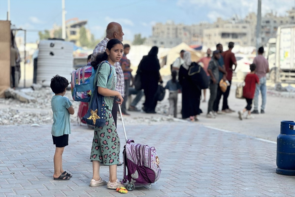 İsrail ordusu, Gazze Şeridi'nin güneyindeki Han Yunus kentindeki Hamad Kenti bölgesi, tahliye...