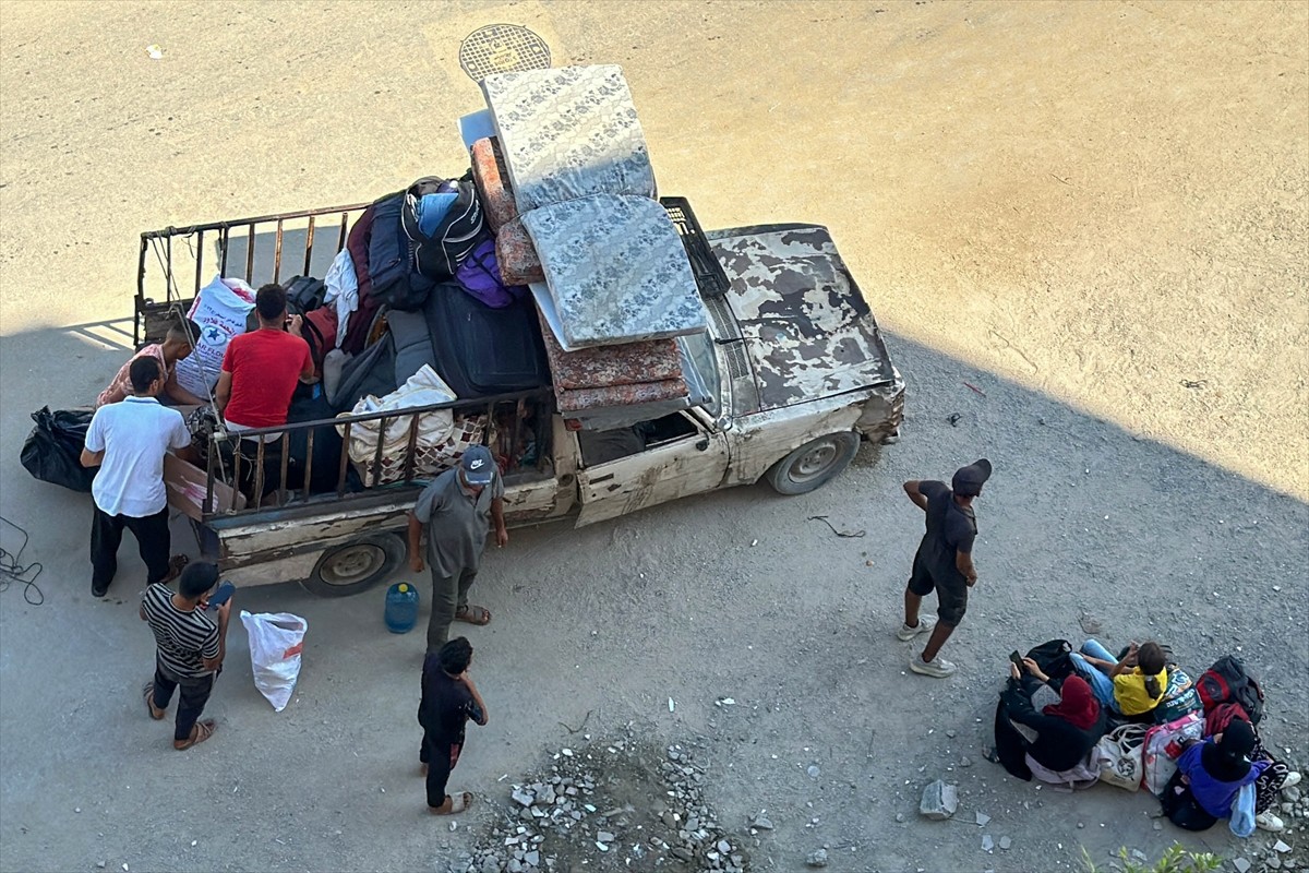 İsrail ordusu, Gazze Şeridi'nin güneyindeki Han Yunus kentindeki Hamad Kenti bölgesi, tahliye...