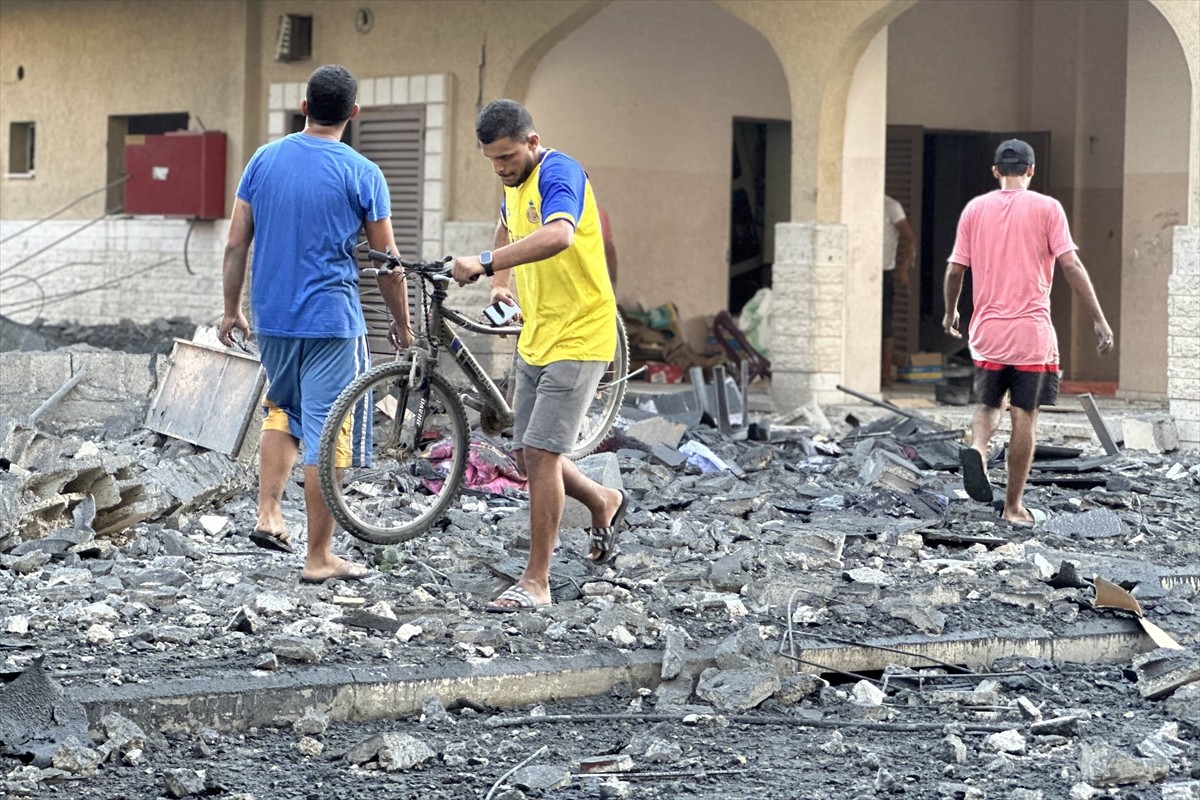 İsrail ordusu, Gazze Şeridi'nin güneyindeki Han Yunus kentindeki Hamad Kenti bölgesi, tahliye...