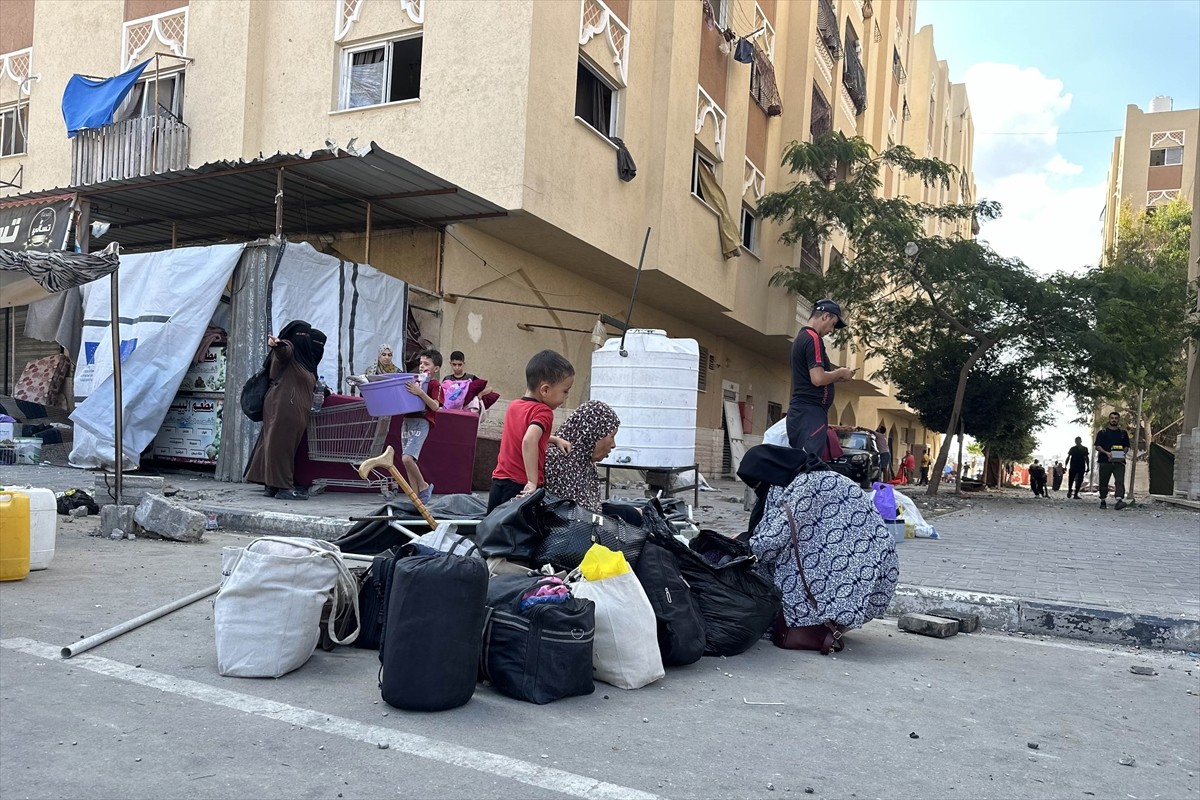 İsrail ordusu, Gazze Şeridi'nin güneyindeki Han Yunus kentindeki Hamad Kenti bölgesi, tahliye...