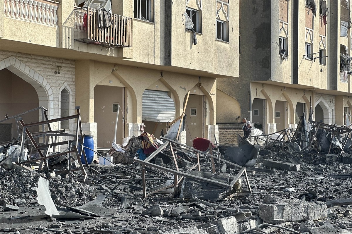 İsrail ordusu, Gazze Şeridi'nin güneyindeki Han Yunus kentindeki Hamad Kenti bölgesi, tahliye...