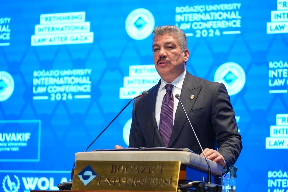 İstanbul'da Boğaziçi Üniversitesi Hukuk Fakültesince, Anadolu Ajansının (AA) Global İletişim...