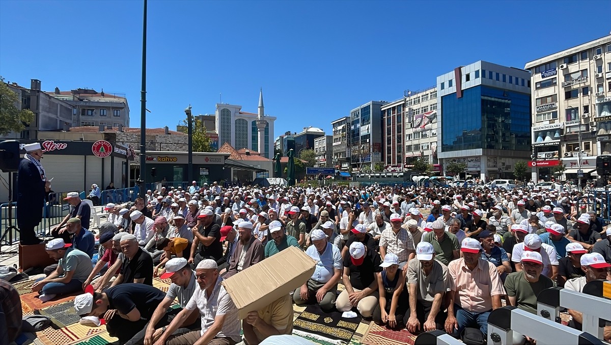 İstanbul'un Ümraniye ilçesinde, İran'ın başkenti Tahran'da suikasta uğrayan Hamas Siyasi Büro...