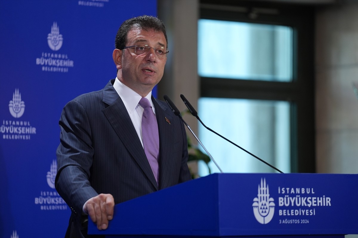İstanbul Büyükşehir Belediye (İBB) Başkanı Ekrem İmamoğlu, İBB Başkanlığında düzenlediği basın...