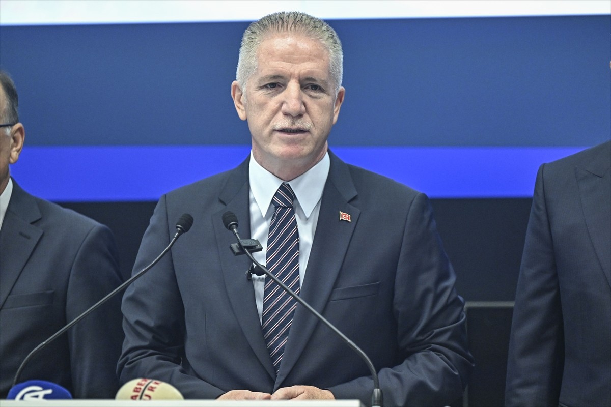 İstanbul Valisi Davut Gül, Hasdal'da İstanbul İl Afet ve Acil Durum Müdürlüğü (AFAD) Toplantı...