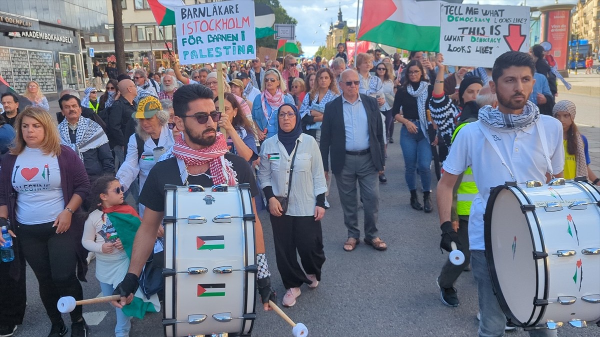 İsveç'in başkenti Stockholm'de İsrail'in saldırıları altındaki Gazze'ye destek gösterisi yapıldı....