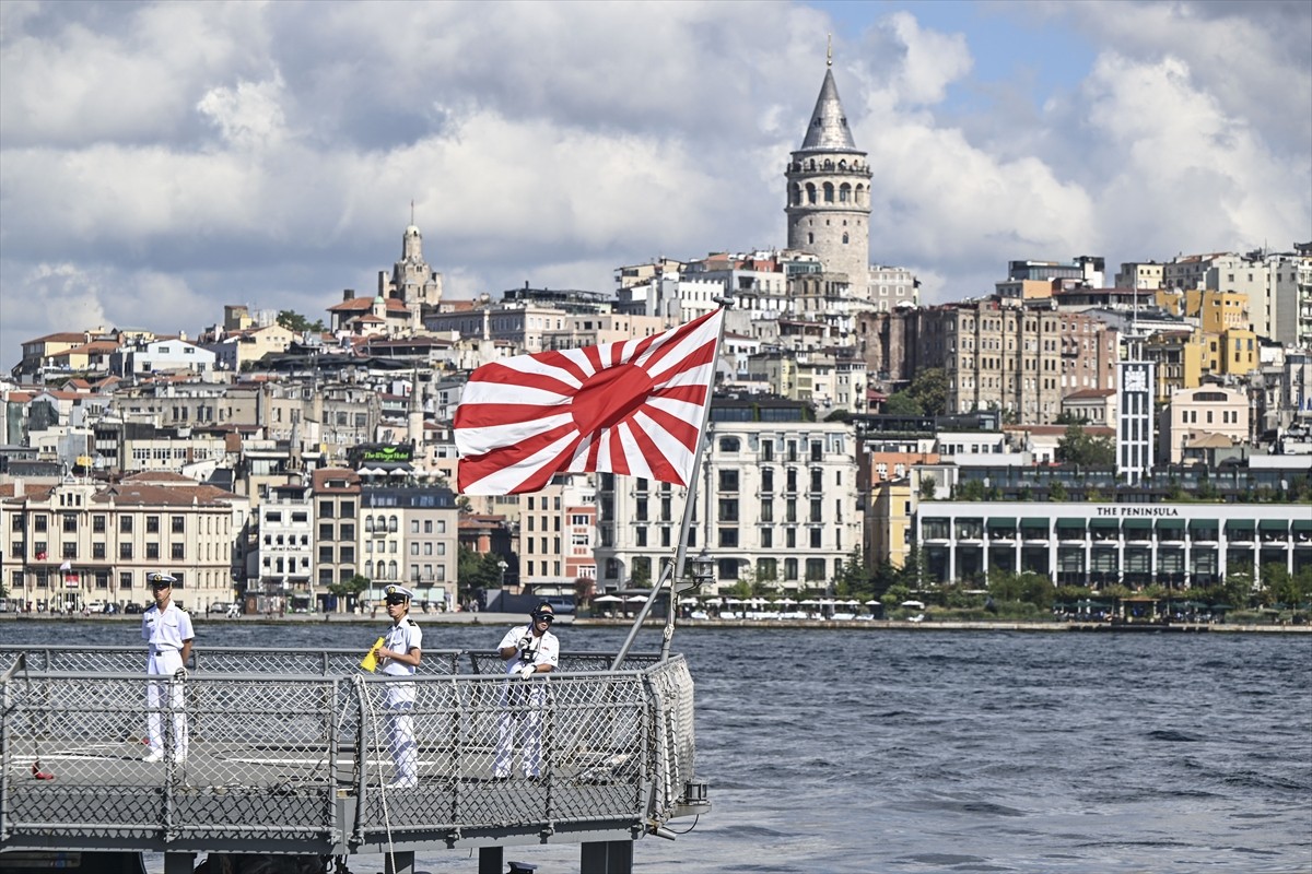 Japonya Deniz Öz Savunma Kuvvetleri'ne ait "Kashima" ve "Shimakaze" eğitim gemileri...