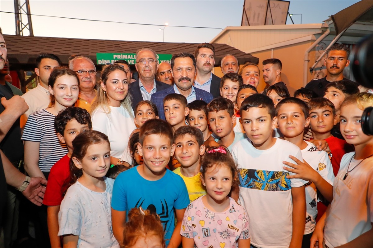 Kahramanmaraş merkezli 6 Şubat 2023'teki depremlerden etkilenen Hatay'da prefabrik çarşı esnafı...