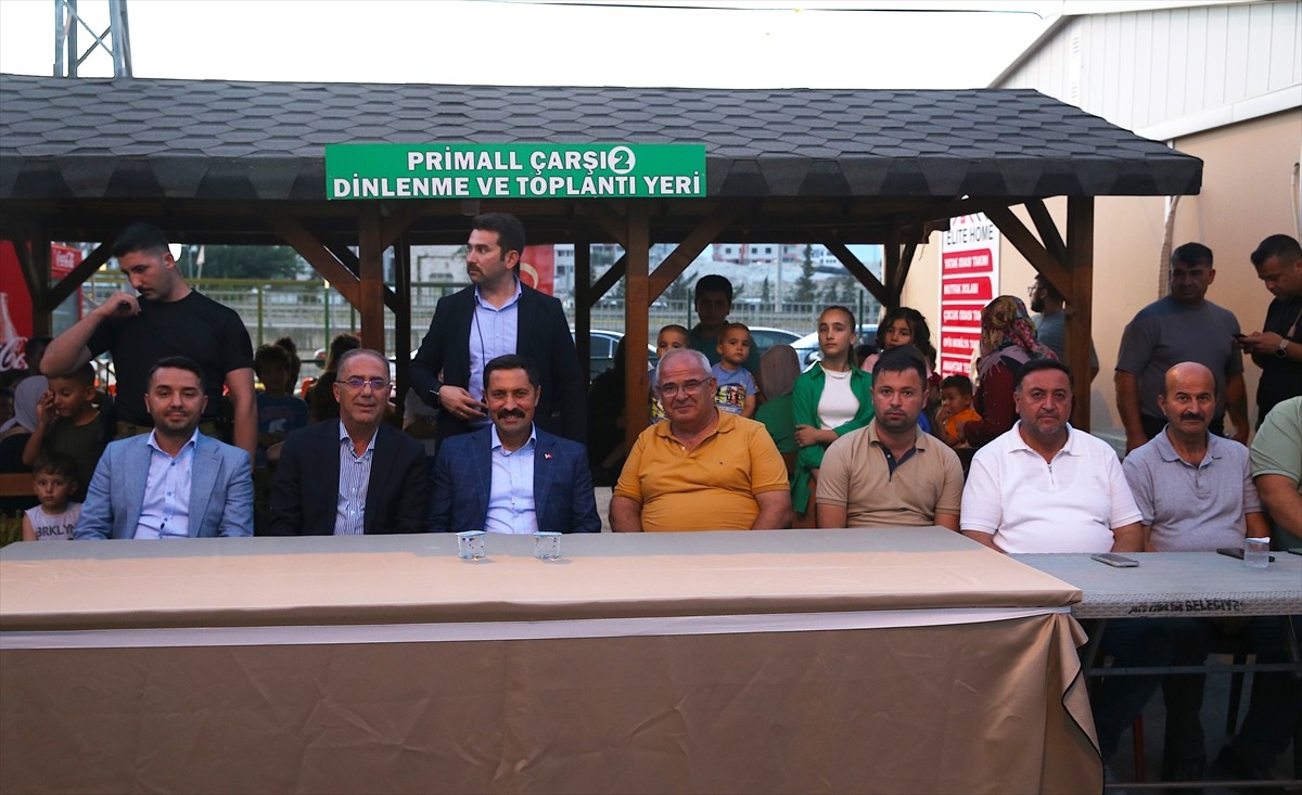 Kahramanmaraş merkezli 6 Şubat 2023'teki depremlerden etkilenen Hatay'da prefabrik çarşı esnafı...