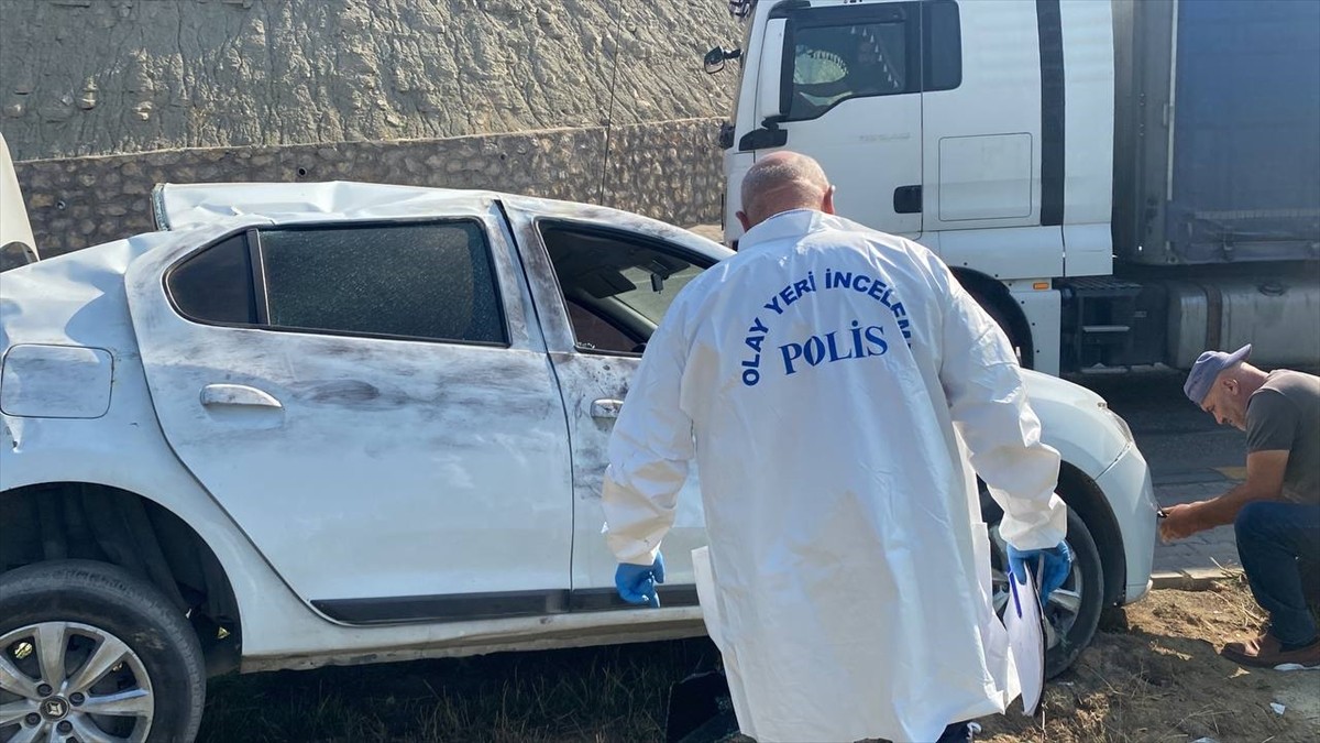 Karabük'te polisin "dur" ihtarına uymayan otomobilin sürücüsü kaza yaptı, uyuşturucu madde ele...