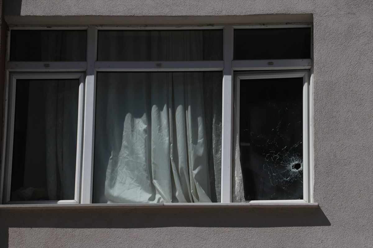 Kastamonu'da 1 polisi şehit eden diğerini yaralayan zanlı, etkisiz hale getirildi. Zanlının...