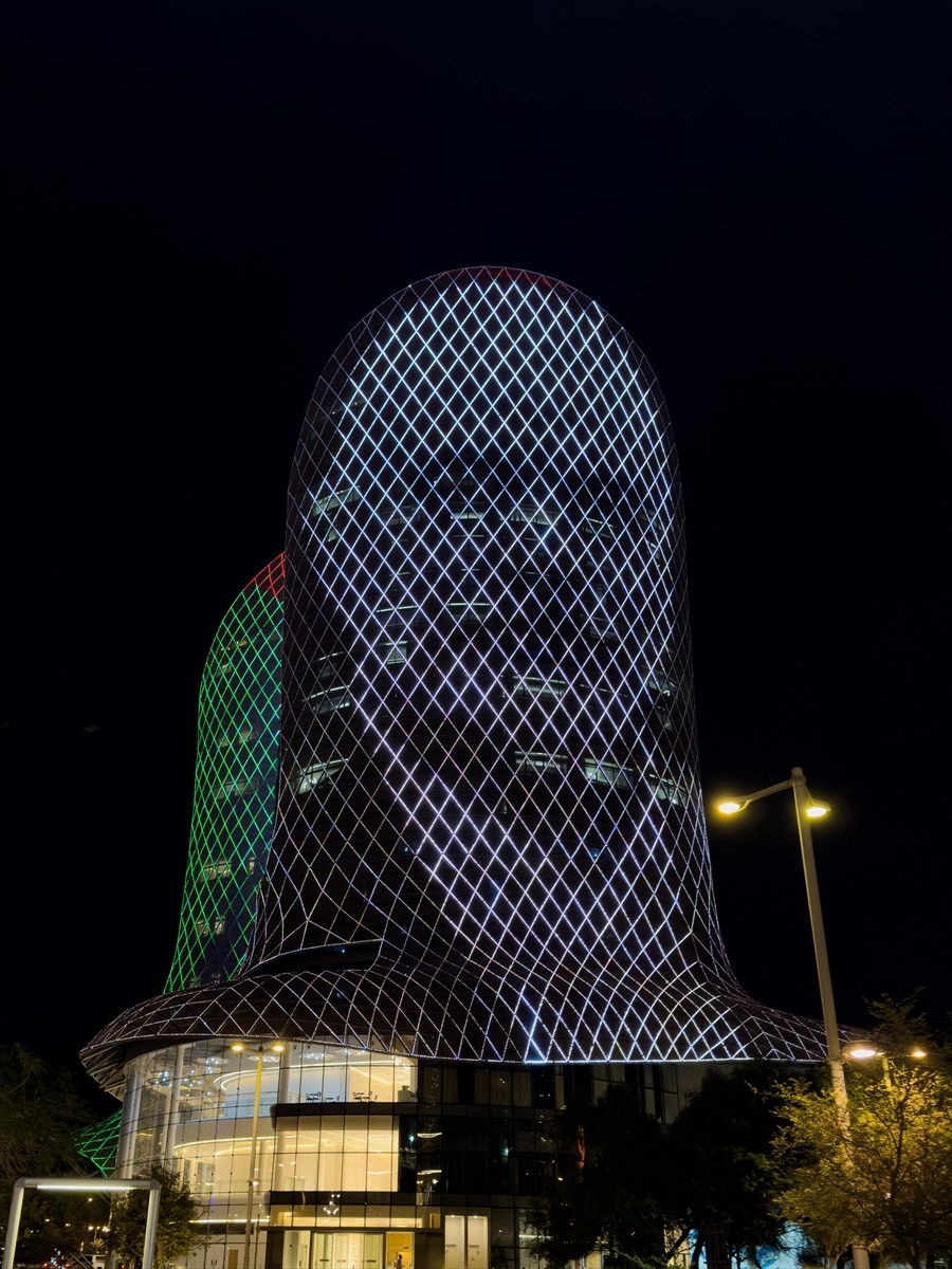 Katar’ın başkenti Doha’da bazı binalara İran’ın başkenti Tahran’da suikasta uğrayan Hamas Siyasi...