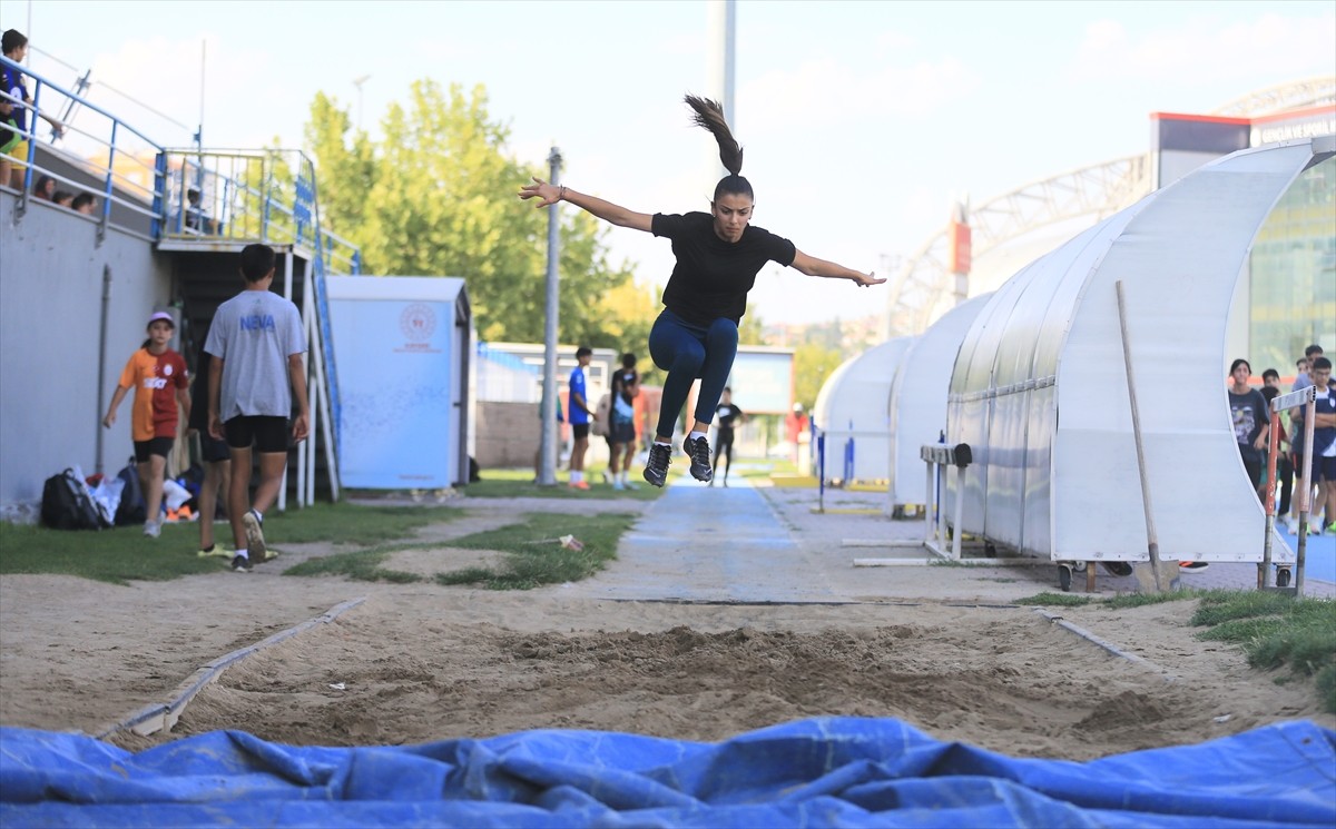 Kayseri'de sağlıklı bireylerin yetişmesi hedefiyle yapılan spor tesisi yatırımları, kulüp ve...