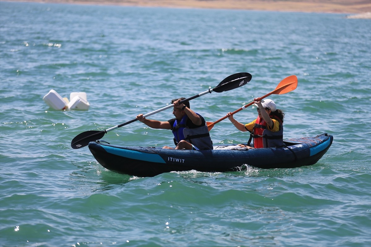 Kayseri'de Yamula Barajı gölü kıyısına yapılan Kayseri Kuşçu Su Sporları Merkezi düzenlenen...