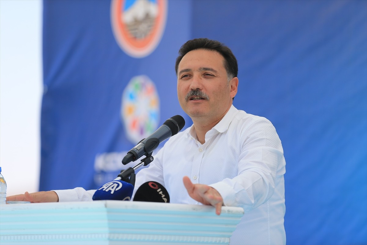 Kayseri'de Yamula Barajı gölü kıyısına yapılan Kayseri Kuşçu Su Sporları Merkezi düzenlenen...