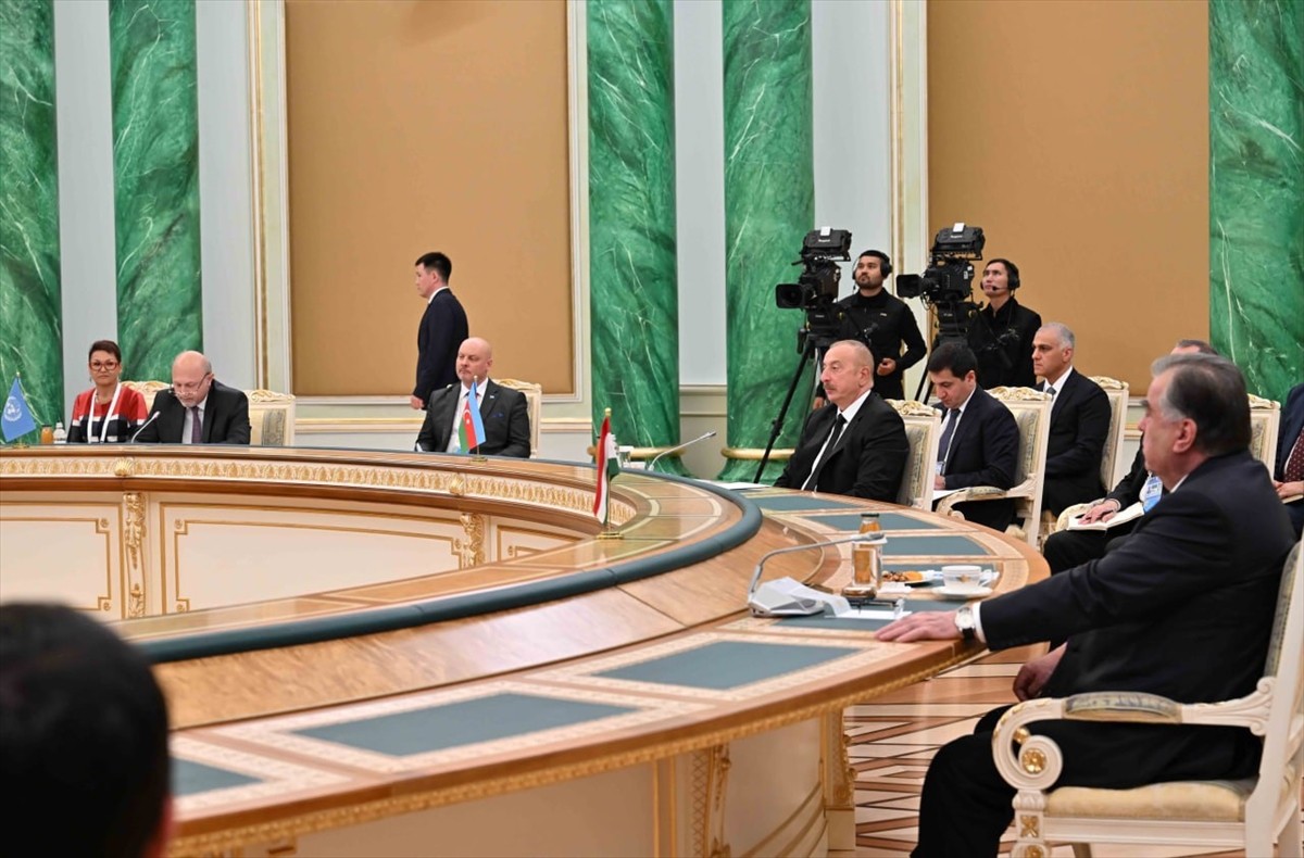 Kazakistan'ın başkenti Astana'da, Kazakistan, Kırgızistan, Özbekistan, Türkmenistan, Tacikistan ve...