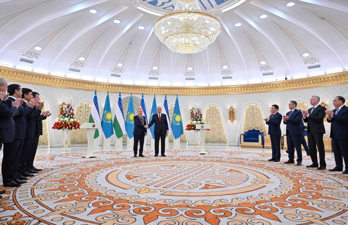 Kazakistan Cumhurbaşkanı Kasım Cömert Tokayev (solda), resmi ziyaret kapsamında başkent Astana’ya...