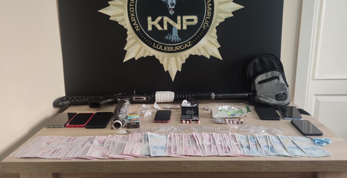 Kırklareli'nde uyuşturucu ticareti yaptıkları iddiasıyla gözaltına alınan 16 şüpheliden 15'i...