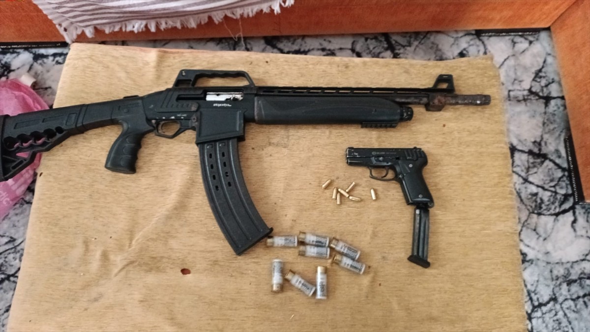 Kırklareli merkezli 4 ilde, iki organize suç örgütüne yönelik düzenlenen "Kuyu-15"...