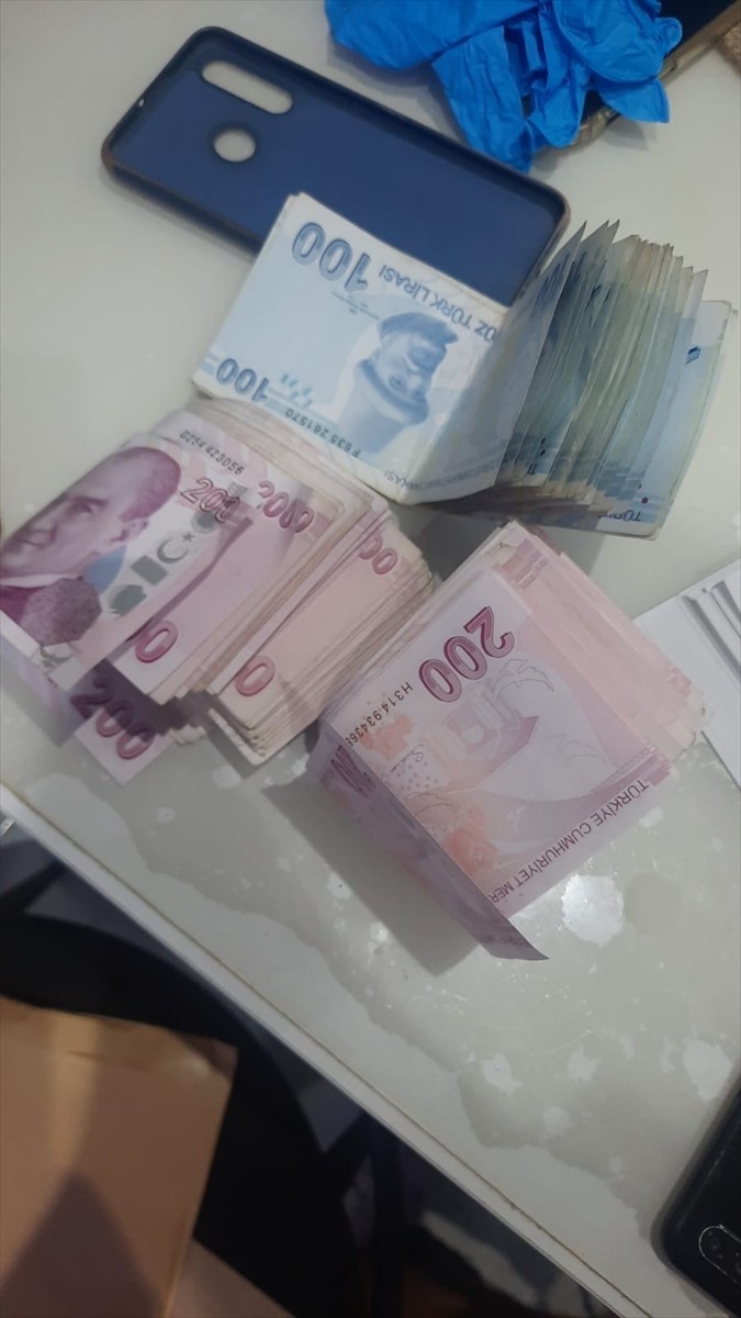 Kırklareli merkezli 4 ilde, iki organize suç örgütüne yönelik düzenlenen "Kuyu-15"...