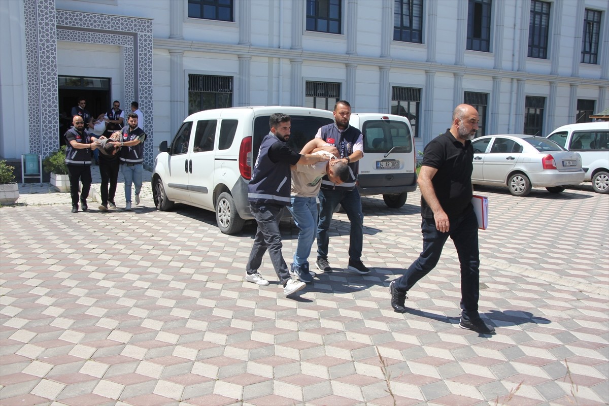 Kocaeli ve çevre illerde park halindeki tırlar ile şantiyelerden 3,5 milyon liralık malzeme...