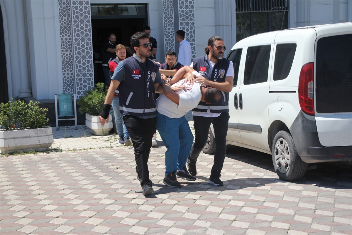 Kocaeli ve çevre illerde park halindeki tırlar ile şantiyelerden 3,5 milyon liralık malzeme...