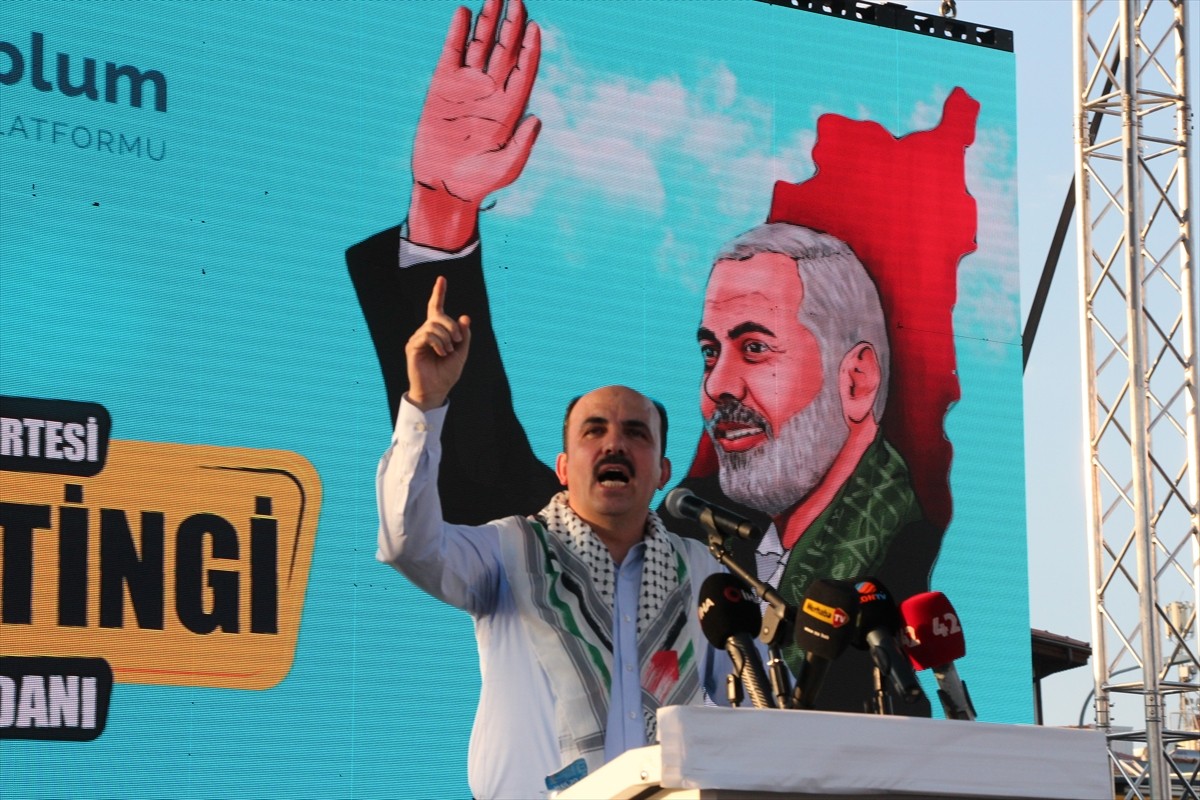 Konya'da, İsrail'in Gazze'ye yönelik saldırıları on binlerce kişinin katıldığı mitingle protesto...