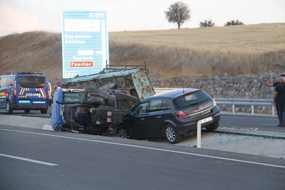 Konya'nın Beyşehir ilçesinde otomobille çarpışan traktörün sürücüsü hayatını kaybetti. Olay yerine...