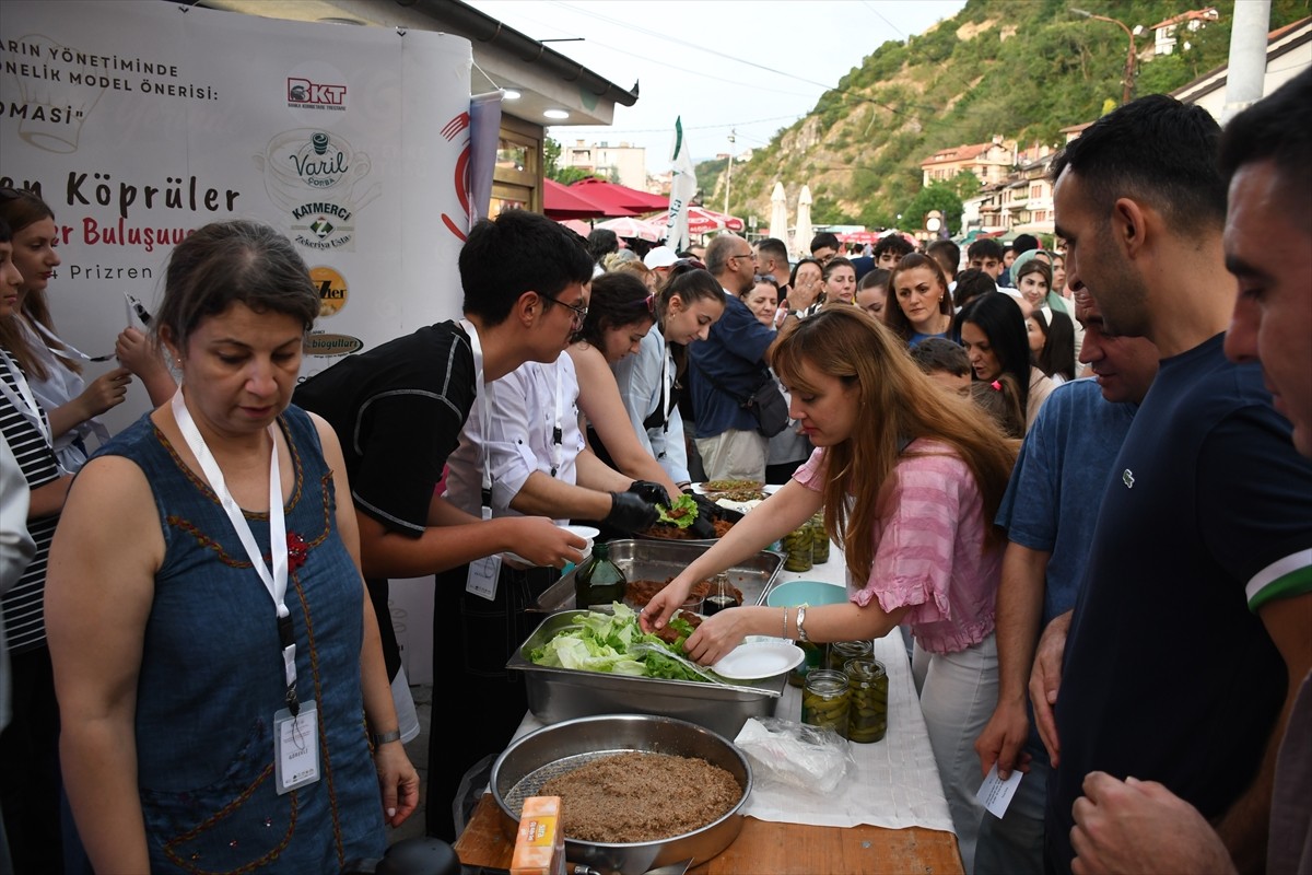 Kosova’nın güneyindeki Prizren şehrinde Gaziantep’in yöresel lezzetlerinin tanıtımı...