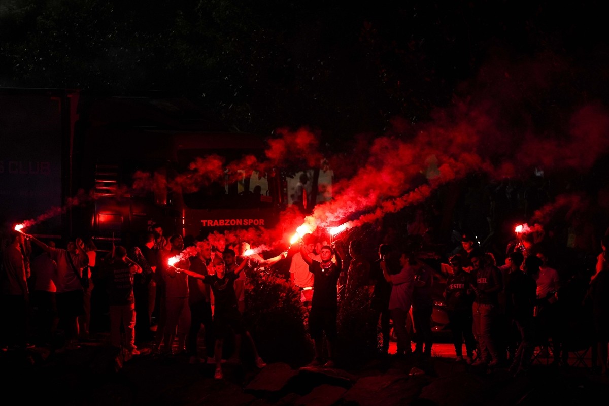 Kuruluşunun 57. yılını kutlayan Trabzonspor'da Gurbetçi Gençler Taraftar Grubu'nca kutlama...
