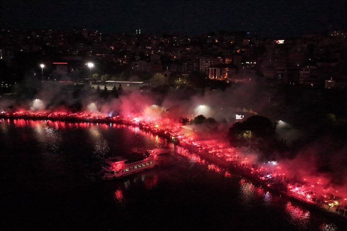 Kuruluşunun 57. yılını kutlayan Trabzonspor'da Gurbetçi Gençler Taraftar Grubu'nca Sütlüce...