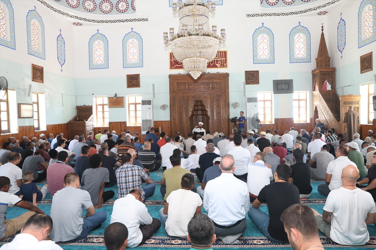 Kuzey Kıbrıs Türk Cumhuriyeti'nin (KKTC) 6 kentindeki bazı camilerde, 60 yıl önceki Erenköy...