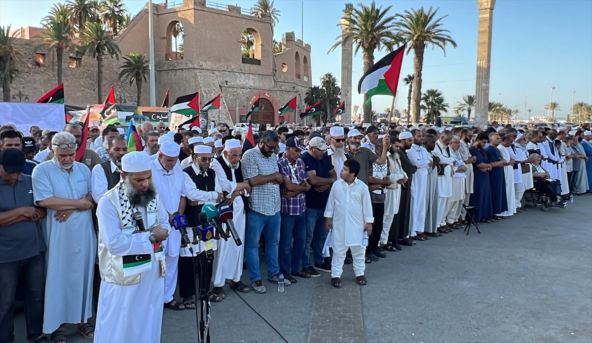 Libya'nın başkenti Trablus'taki Şehitler Meydanı'nda Hamas Siyasi Büro Başkanı İsmail Heniyye'ye...