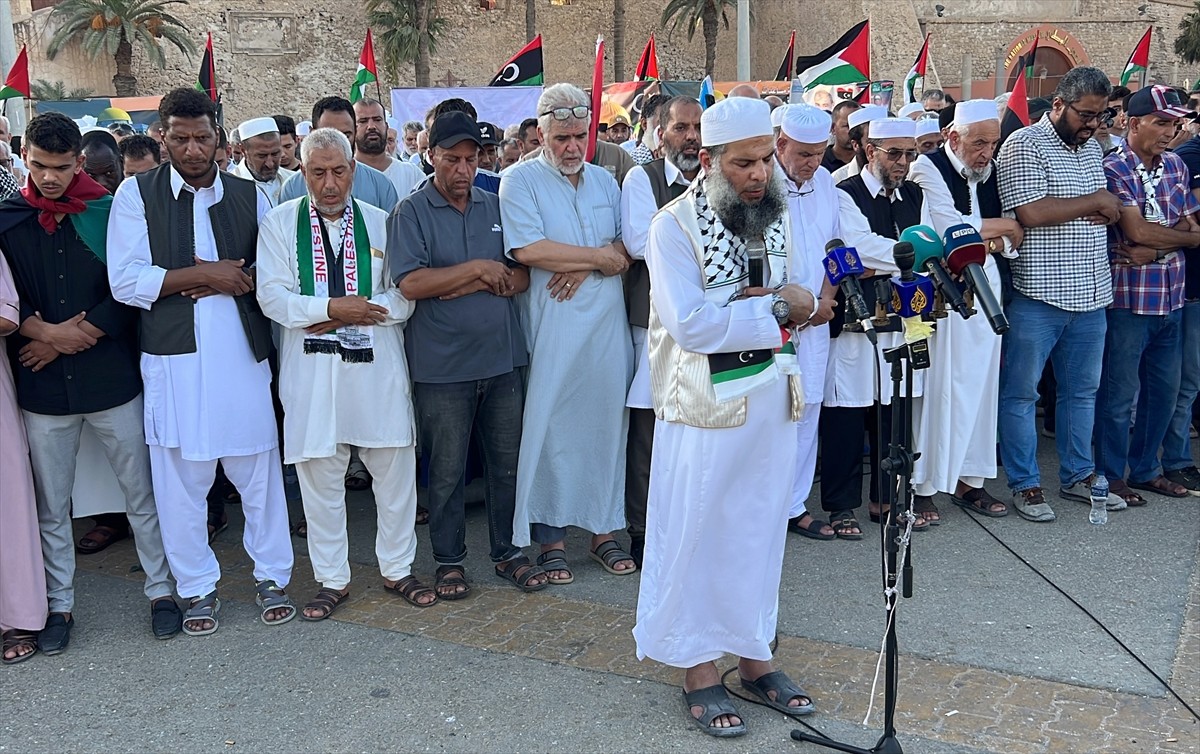 Libya'nın başkenti Trablus'taki Şehitler Meydanı'nda Hamas Siyasi Büro Başkanı İsmail Heniyye'ye...