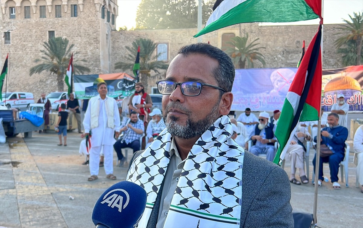 Libya'nın başkenti Trablus'taki Şehitler Meydanı'nda Hamas Siyasi Büro Başkanı İsmail Heniyye'ye...