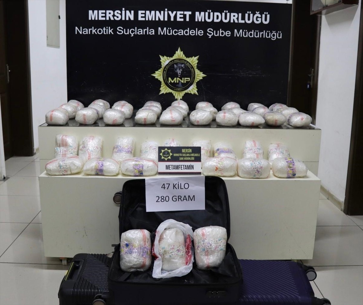 Mersin'de 47 kilo 280 gram sentetik uyuşturucu ele geçirildi, 4 şüpheli gözaltına alındı.