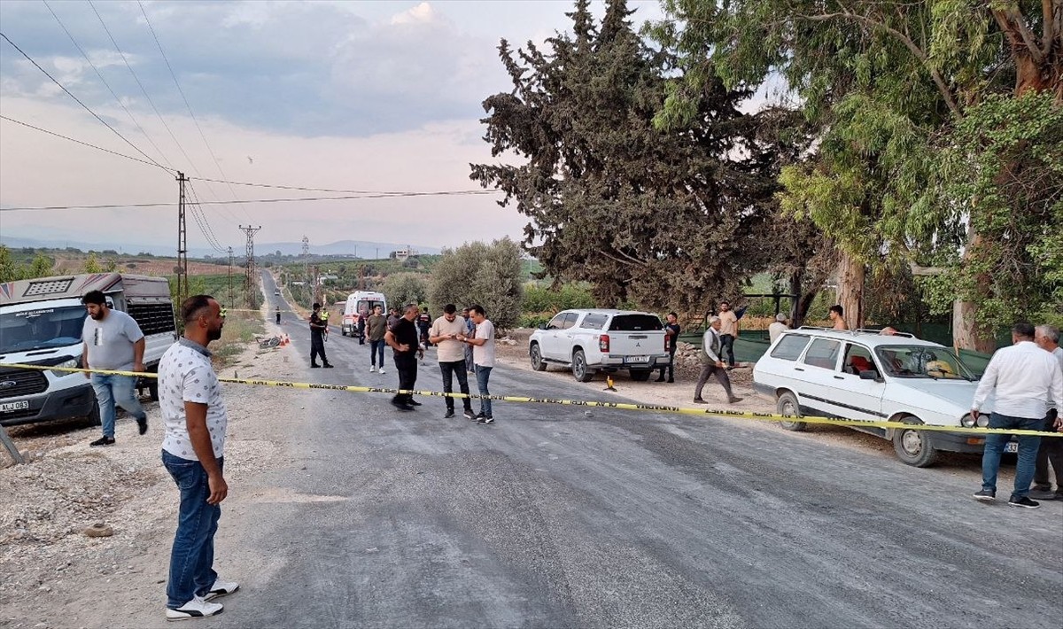 Mersin'in Tarsus ilçesinde iki grup arasında çıkan silahlı kavgada 3 kişi hayatını kaybetti, 5...