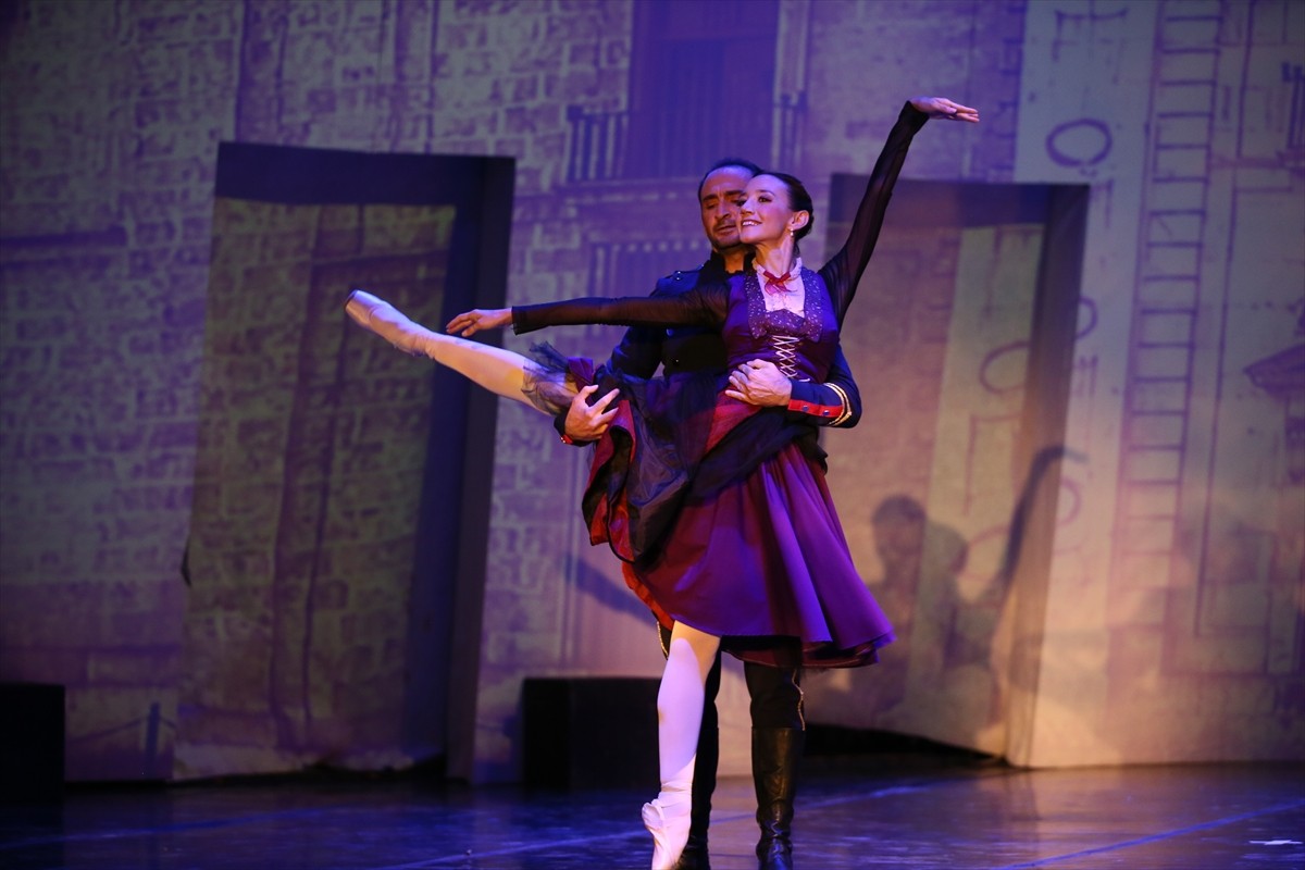 Muğla'nın Bodrum ilçesinde bu yıl 21'incisi düzenlenen Uluslararası Bodrum Bale Festivali...