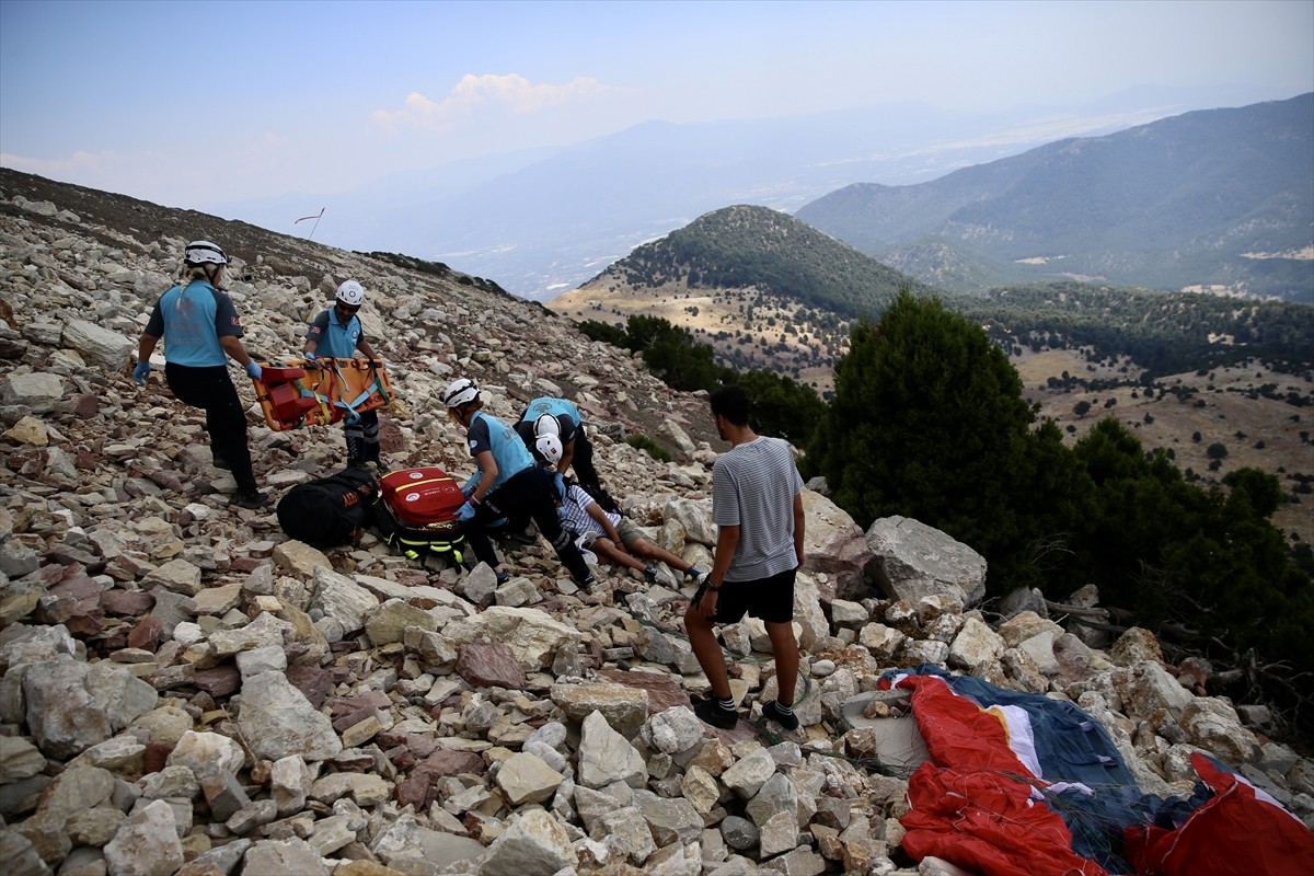 Muğla'nın Fethiye ilçesinde Ölüdeniz Mahallesi'ndeki Babadağ'ın 1900 metre pistinde...