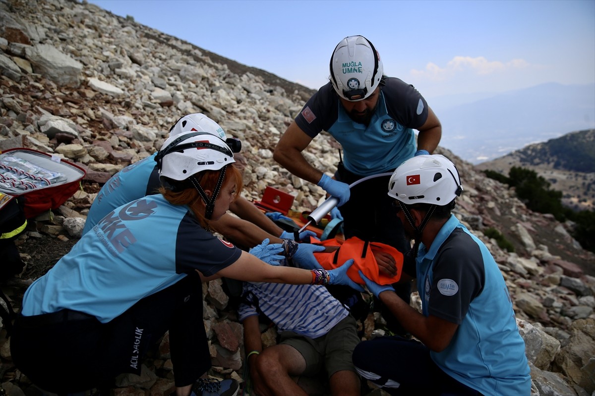 Muğla'nın Fethiye ilçesinde Ölüdeniz Mahallesi'ndeki Babadağ'ın 1900 metre pistinde...