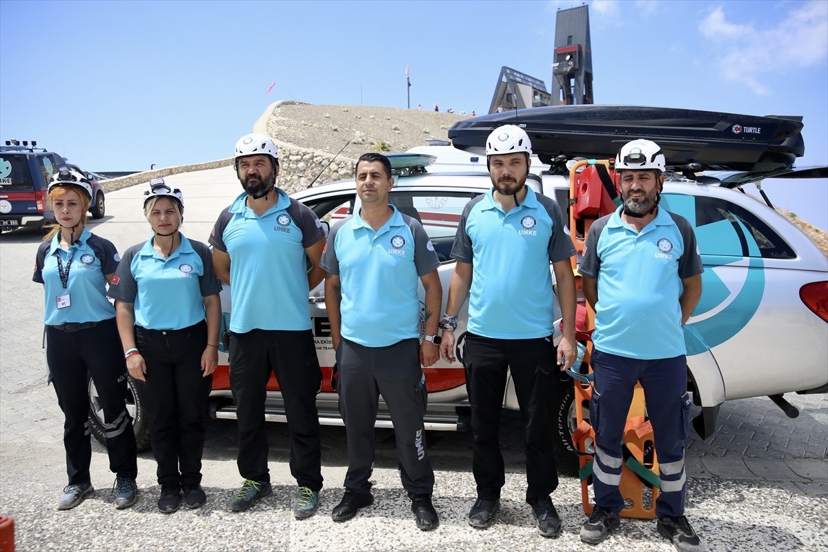 Muğla'nın Fethiye ilçesinde Ölüdeniz Mahallesi'ndeki Babadağ'ın 1900 metre pistinde...