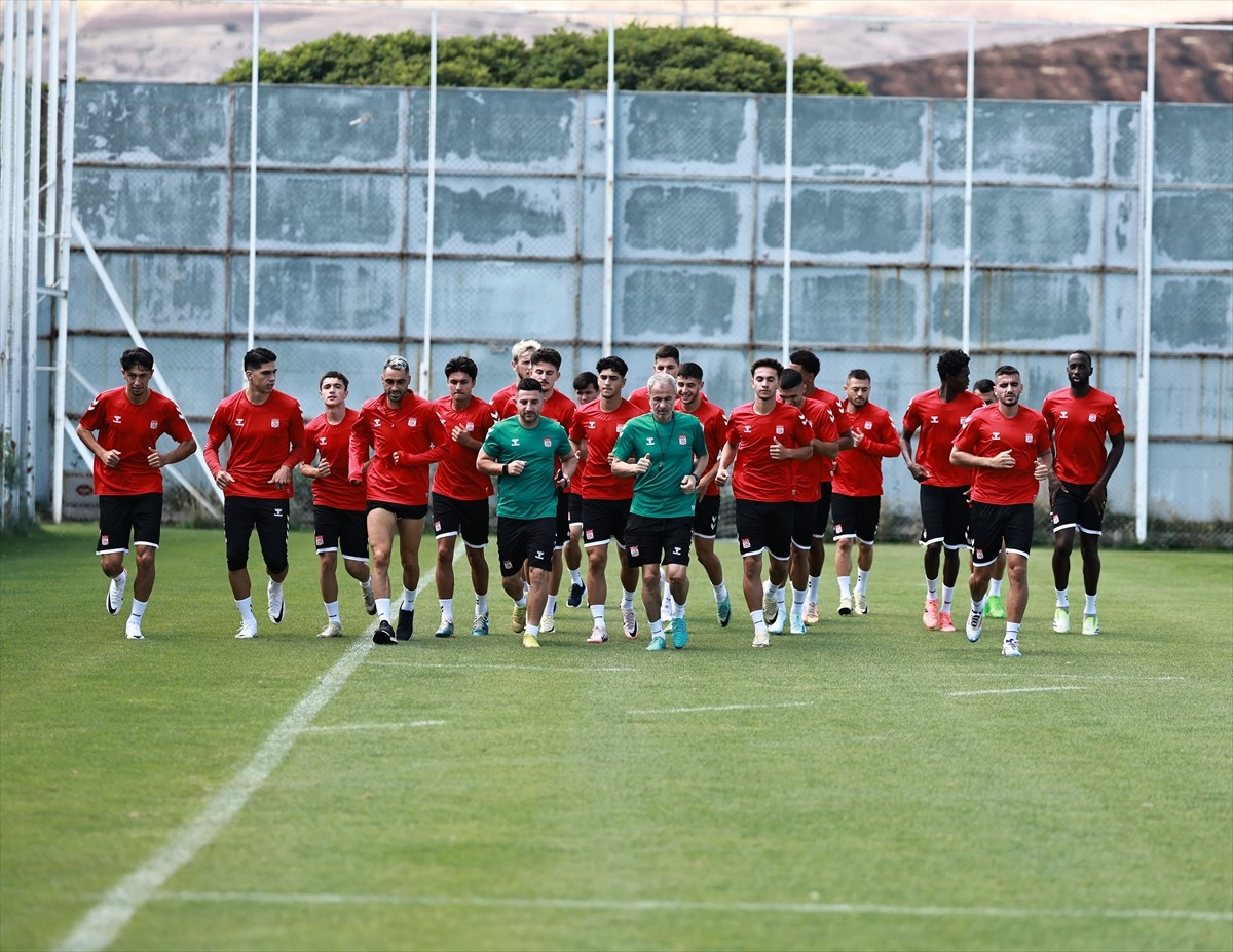 Net Global Sivasspor, Trendyol Süper Lig'in 2. haftasında deplasmanda Bellona Kayserispor ile...