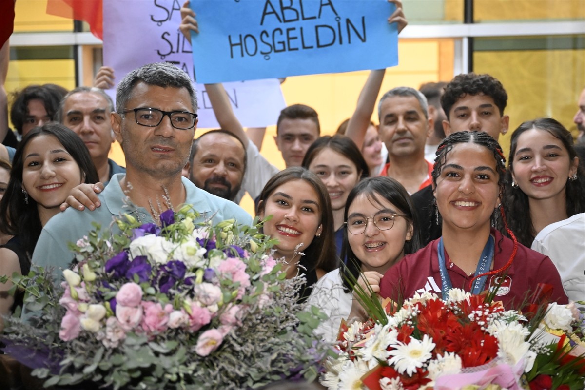 Paris 2024 Olimpiyat Oyunları'nda 10 metre havalı tabanca karışık takım mücadelesinde Yusuf Dikeç...