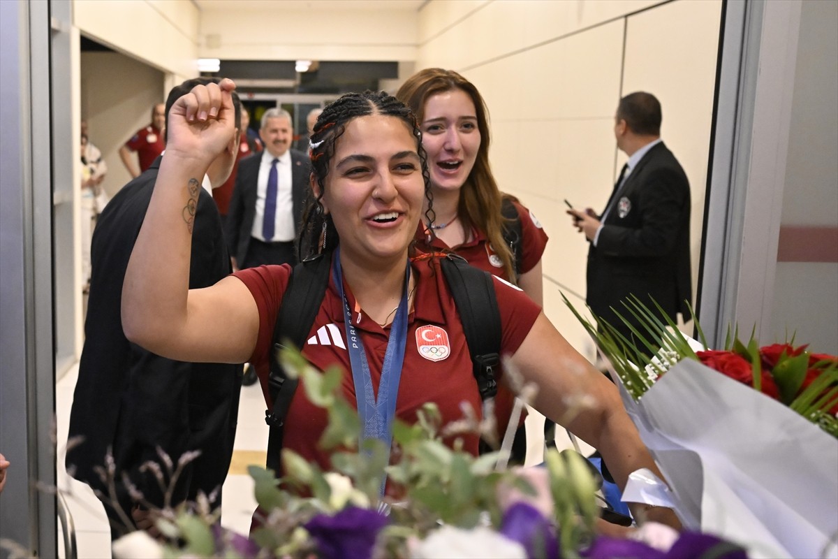 Paris 2024 Olimpiyat Oyunları'nda 10 metre havalı tabanca karışık takım mücadelesinde Yusuf Dikeç...