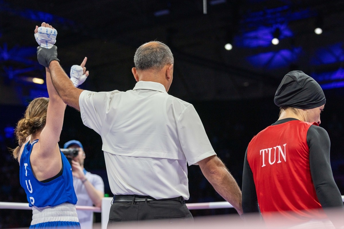 Paris 2024 Olimpiyat Oyunları'nda boks branşı kadınlar 57 kiloda son 16 turu müsabakaları yapıldı....