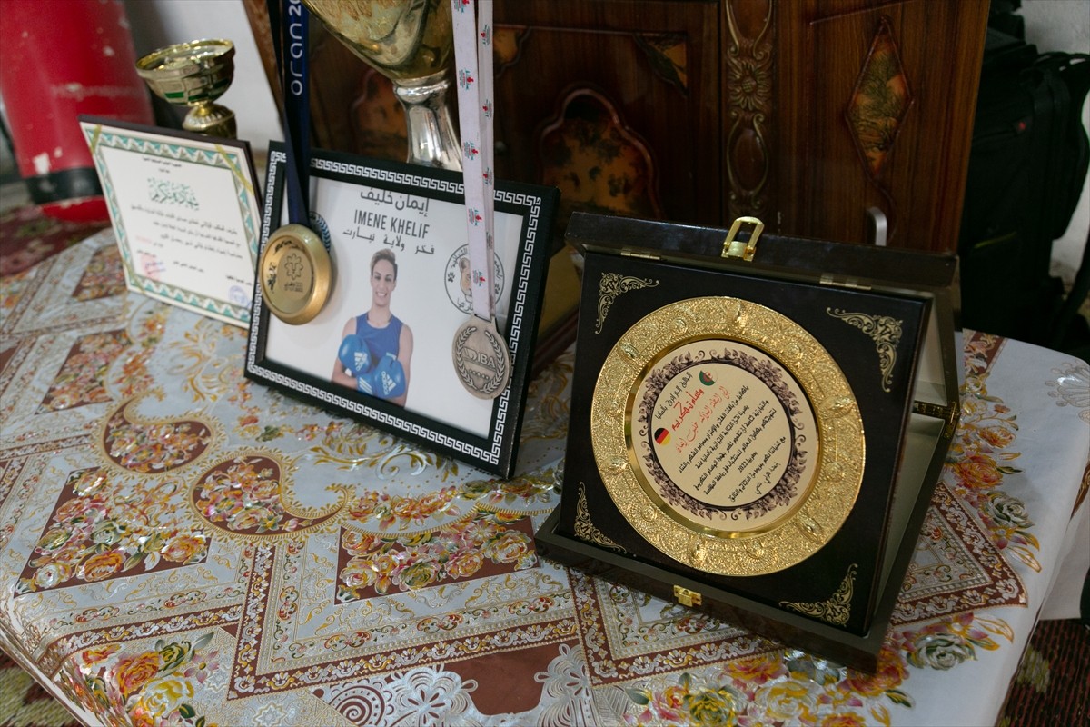 Paris 2024 Olimpiyat Oyunları'nda finale kalan Cezayirli boksör İman Halif, yakınları ve doğduğu...