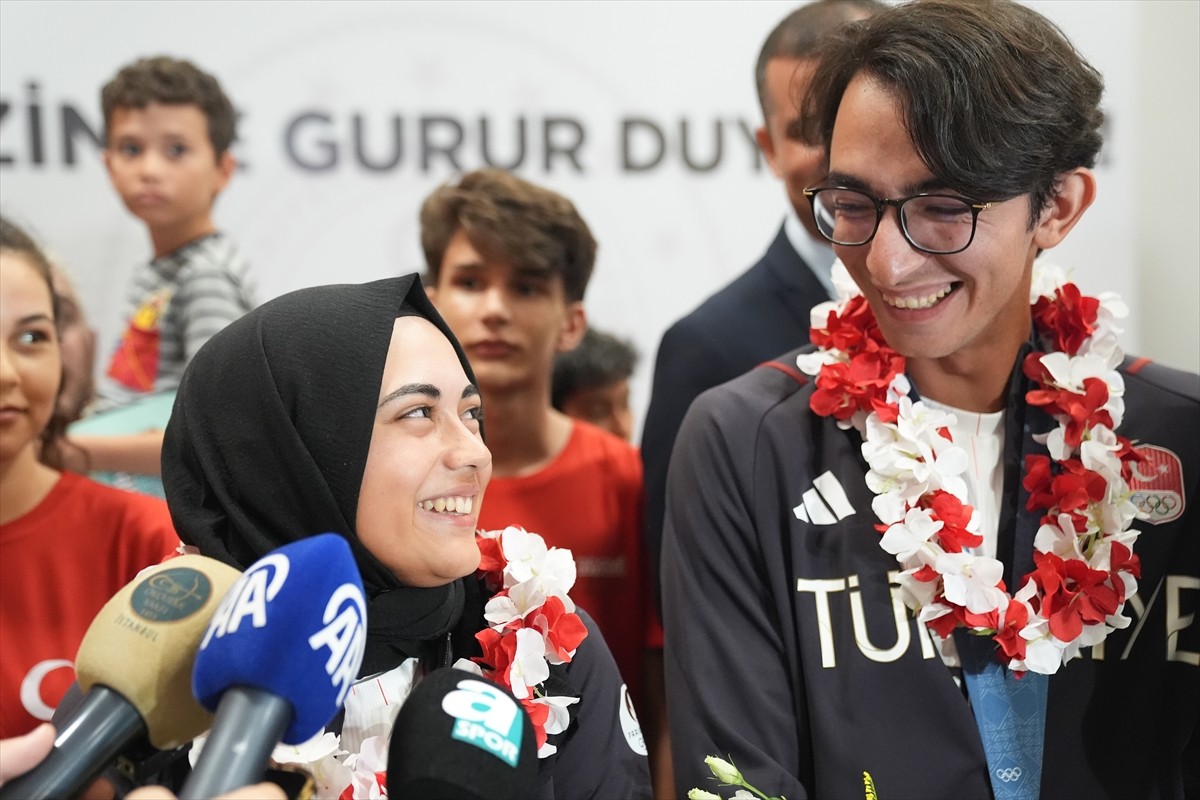 Paris 2024 Olimpiyat Oyunları'nda mücadele eden Okçuluk ve Atıcılık Milli Takımı yurda döndü....