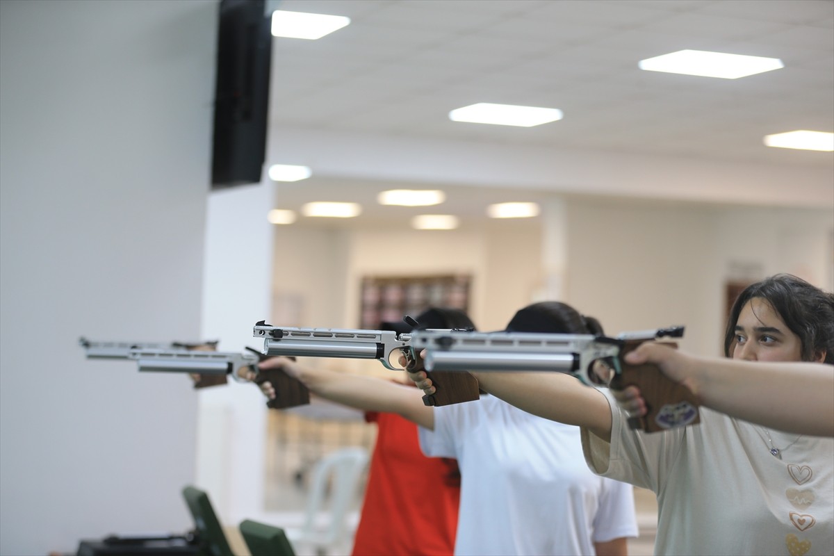 Paris 2024 Olimpiyat Oyunları'nda takım arkadaşı Şevval İlayda Tarhan'la Türkiye'ye 10 metre...