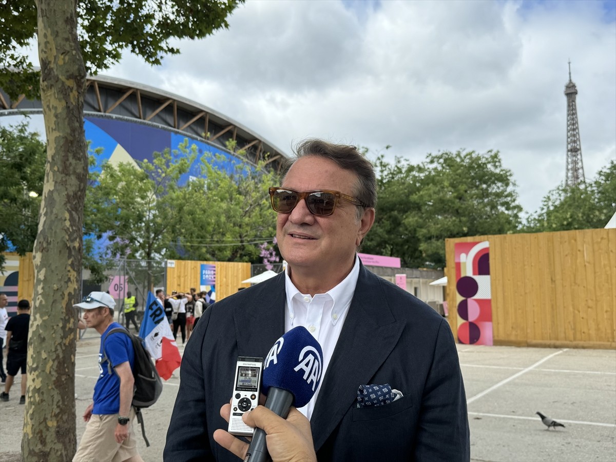 Paris 2024 Olimpiyat Oyunları'nı takip eden Beşiktaş Kulübü Başkanı Hasan Arat, AA muhabirinin...